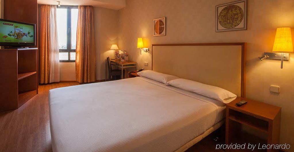 Th Boadilla Hotel Boadilla del Monte Bilik gambar